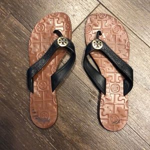 Tory Burch Thora Size 7, still in good condition!!